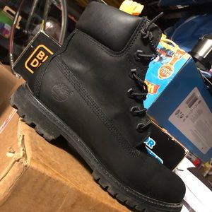 Black timberland boots